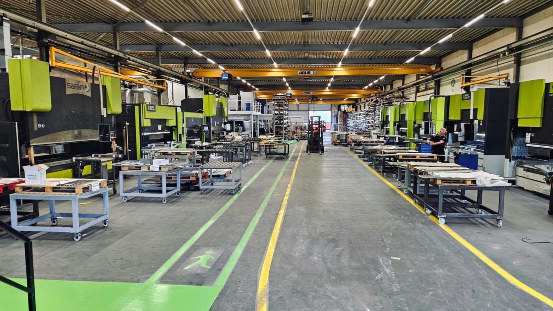 CNC kanten Keizers Metaal, allemaal kantbanken in actie.